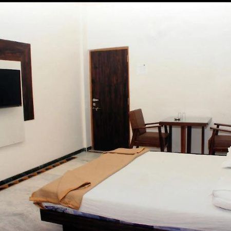 Hotel Central Park Ulhasnagar Экстерьер фото