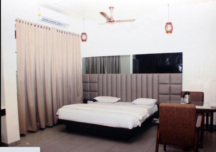 Hotel Central Park Ulhasnagar Экстерьер фото