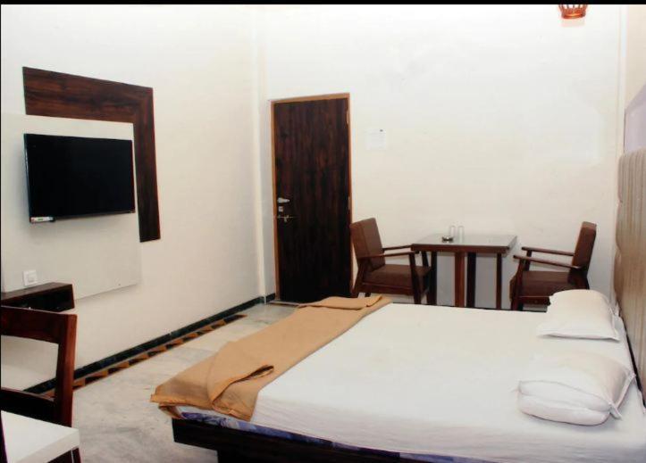 Hotel Central Park Ulhasnagar Экстерьер фото
